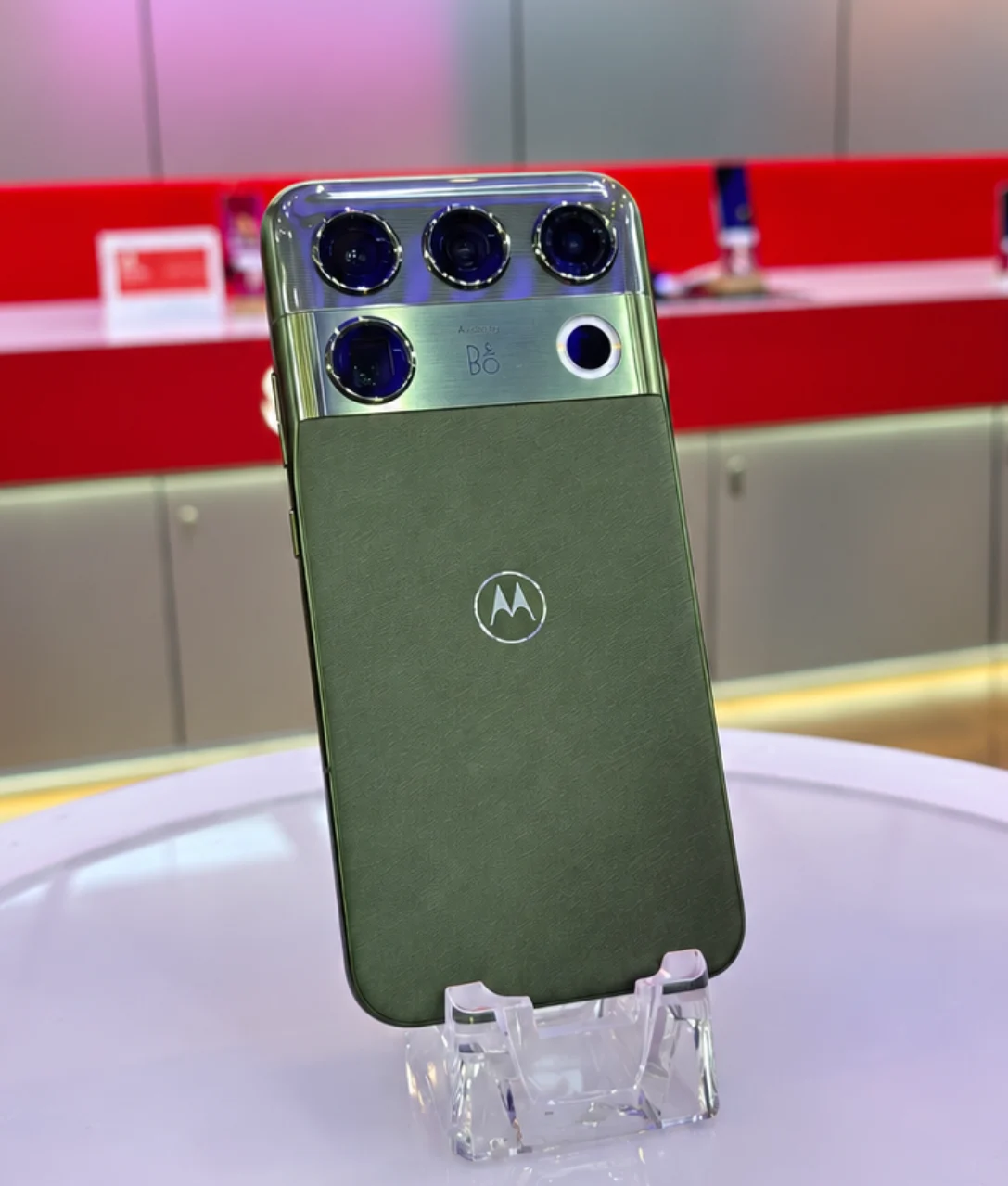 Motorola Signature 27 z flagowymi ulepszeniami na India Mobile Congress